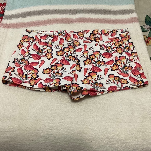 HurleyX Floral Shorts Size 9 - Picture 7 of 9